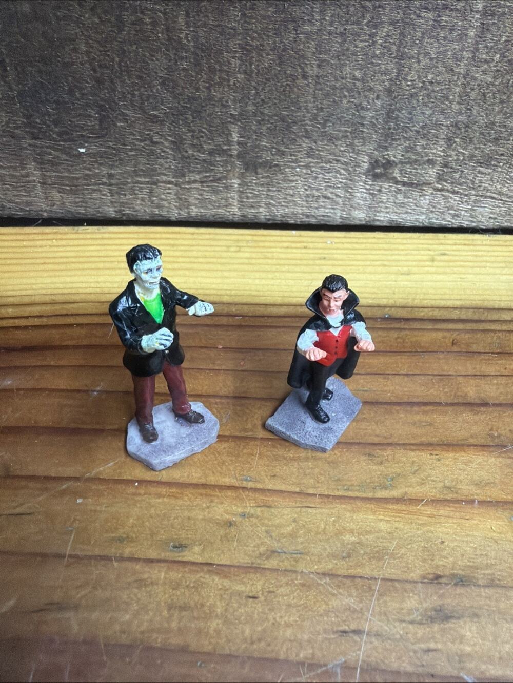 Halloween Lemax Spooky Town Vampire & Frankie Zombie Set Village Figurines 02389